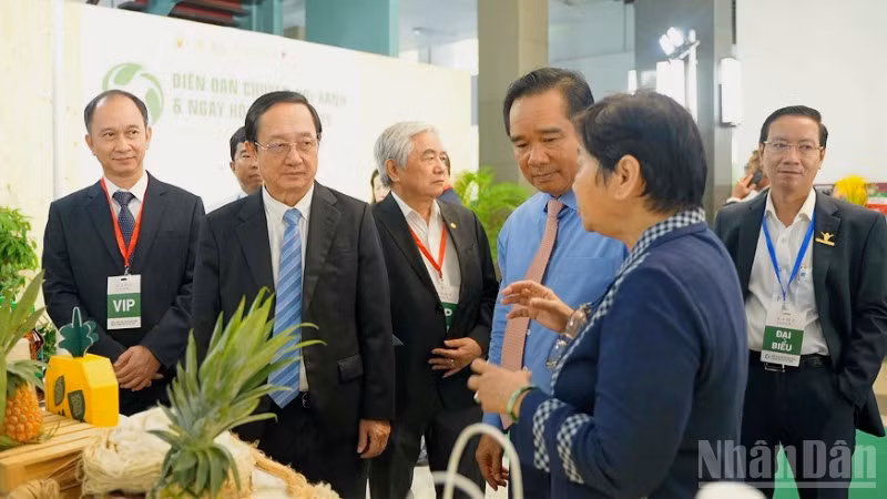 Các đại biểu tham dự Diễn đàn.