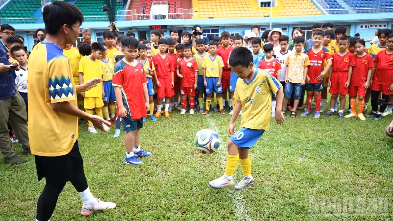 Giải bóng đá Thiếu niên-Nhi đồng “Ước mơ sân cỏ” tranh cúp HTV 2026, được công báo vào đúng ngày Quốc tế Thiếu nhi 1/6. (Ảnh: Anh Hải)