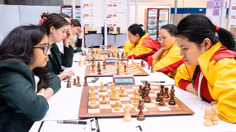 Liên đoàn Cờ Việt Nam có ý định mời 2 nữ kỳ thủ hàng đầu vào lại đội tuyển. (Ảnh: FIDE)