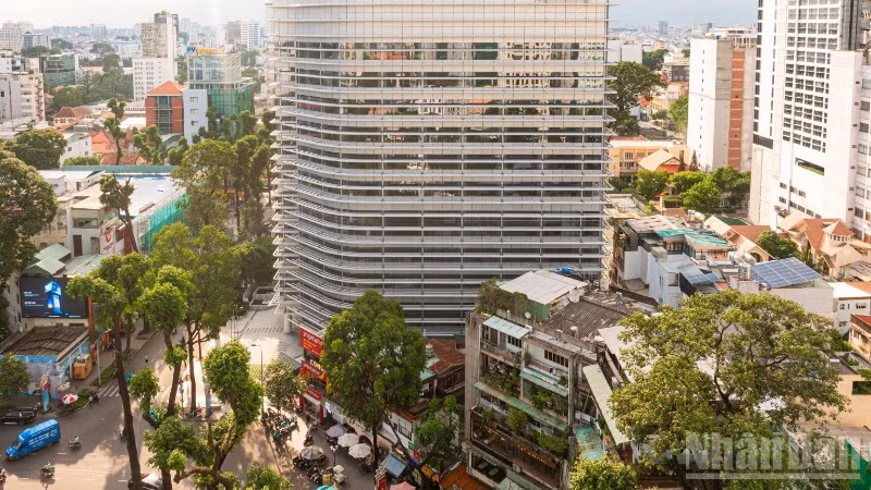 Thành phố Hồ Chí Minh có công trình đầu tiên trên thế giới đạt đồng thời chứng nhận bạch kim cao nhất theo ba hệ thống công trình xanh. 