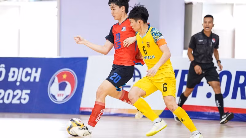 u20-thai-son-nam-ao-do-va-u20-sai-gon-titans-1758042702652958526060-1758070746689-1758070747189198165165-9242.jpg