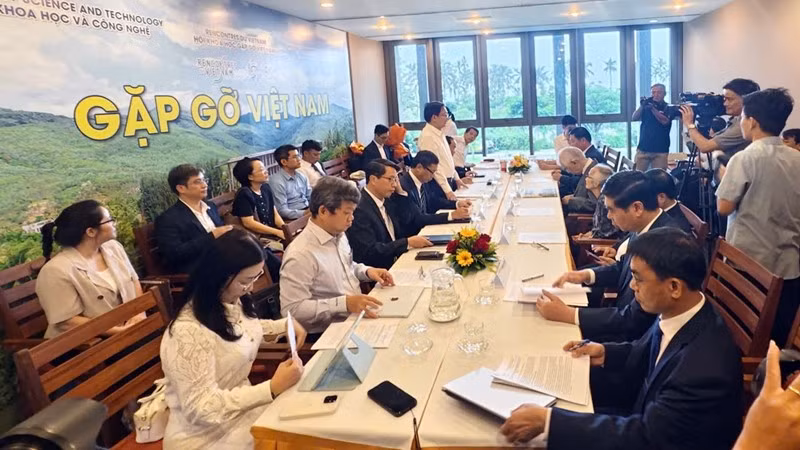 Quang cảnh buổi làm việc. (Ảnh: LƯƠNG TÙNG)