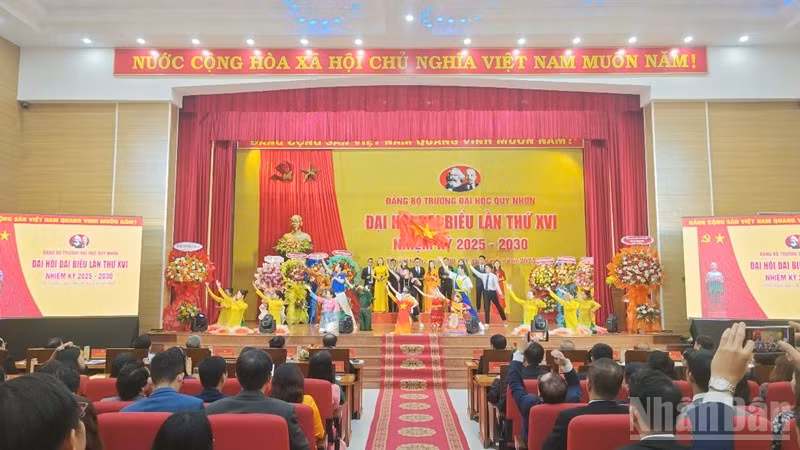 Biểu diễn văn nghệ chào mừng Đại hội.