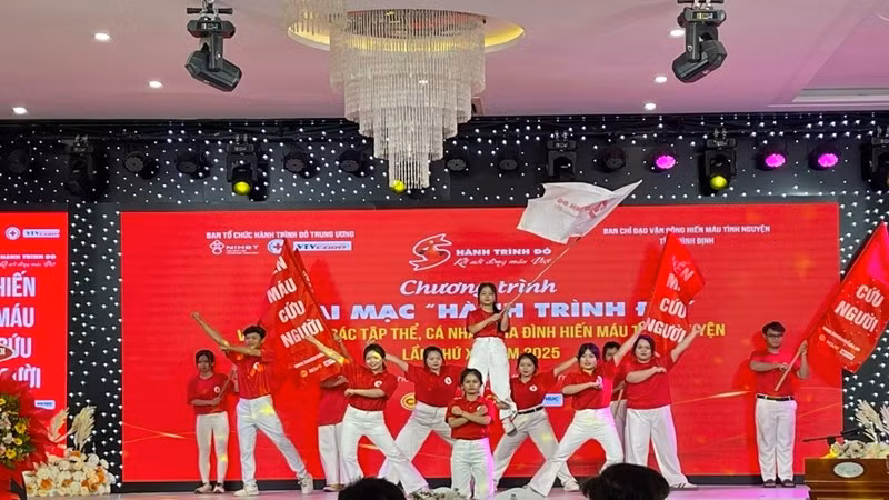 Chương trình văn nghệ khai mạc buổi lễ.