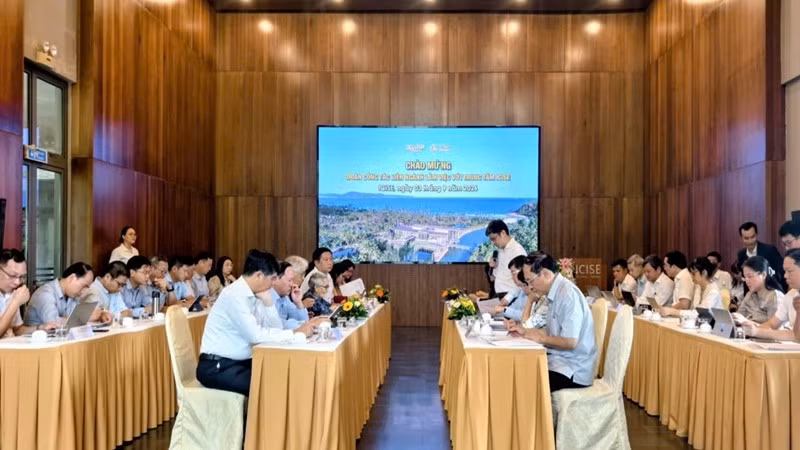 Toàn cảnh buổi làm việc. (Ảnh: Lương Tùng)