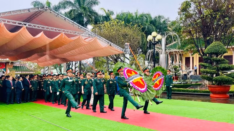 Buổi lễ diễn ra trong không khí tôn nghiêm, trang trọng.