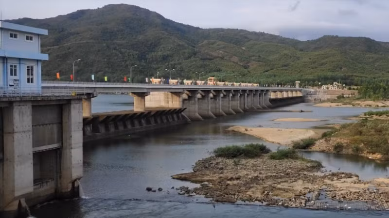 Đập dâng Văn Phong.