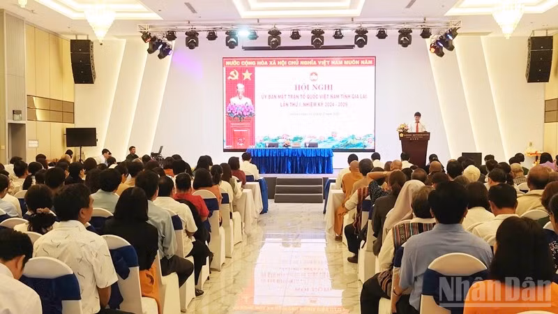 Toàn cảnh hội nghị.