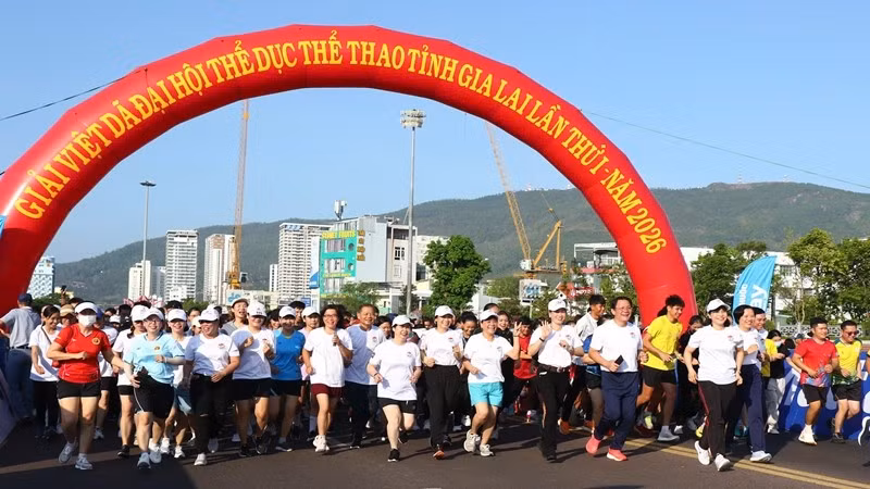 Đông đảo đoàn viên thanh niên, học sinh, sinh viên và các võ sinh tham gia chạy hưởng ứng, lan tỏa thông điệp "Thể thao vì sức khỏe cộng đồng".