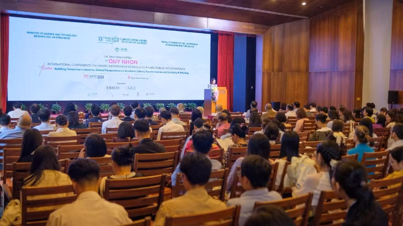 Đông đảo các nhà khoa học trong và ngoài nước tham dự hội nghị.