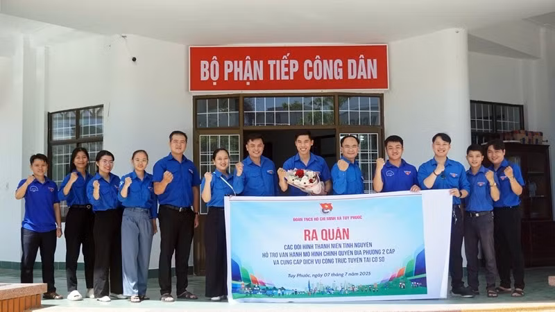 Tỉnh đoàn Gia Lai mới ra quân hỗ trợ người dân tiếp cận với dịch vụ công trực tuyến và các thủ tục hành chính.