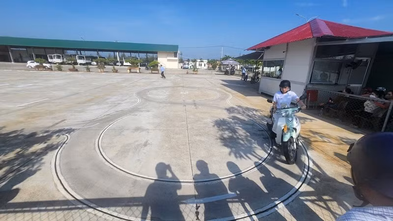 Công an tỉnh Bình Định tổ chức trở lại kỳ thi sát hạch lái xe cho người dân.