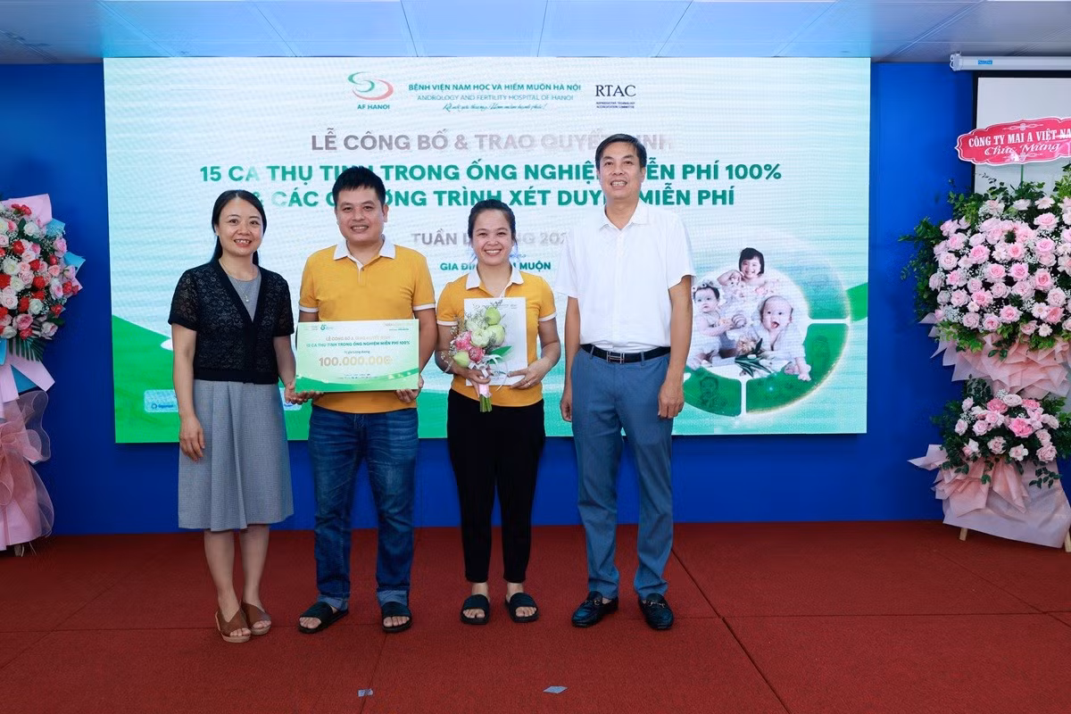 anh-nho-va-chi-ngo-hanh-phuc-khi-la-mot-trong-10-gia-dinh-may-man-nhan-duoc-goi-ho-tro-mien-phi-100-chi-phi-thuc-hien-ivf-nam-2024.jpg