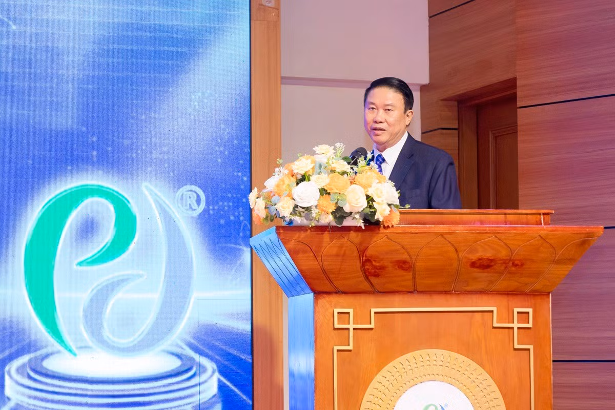 ttutpgstsbscc-tran-dinh-ha-pho-giam-doc-benh-vien-da-khoa-phuong-dong-giam-doc-trung-tam-ung-buou-xa-tri-va-y-hoc-hat-nhan-quoc-te-phuong-dong.jpg