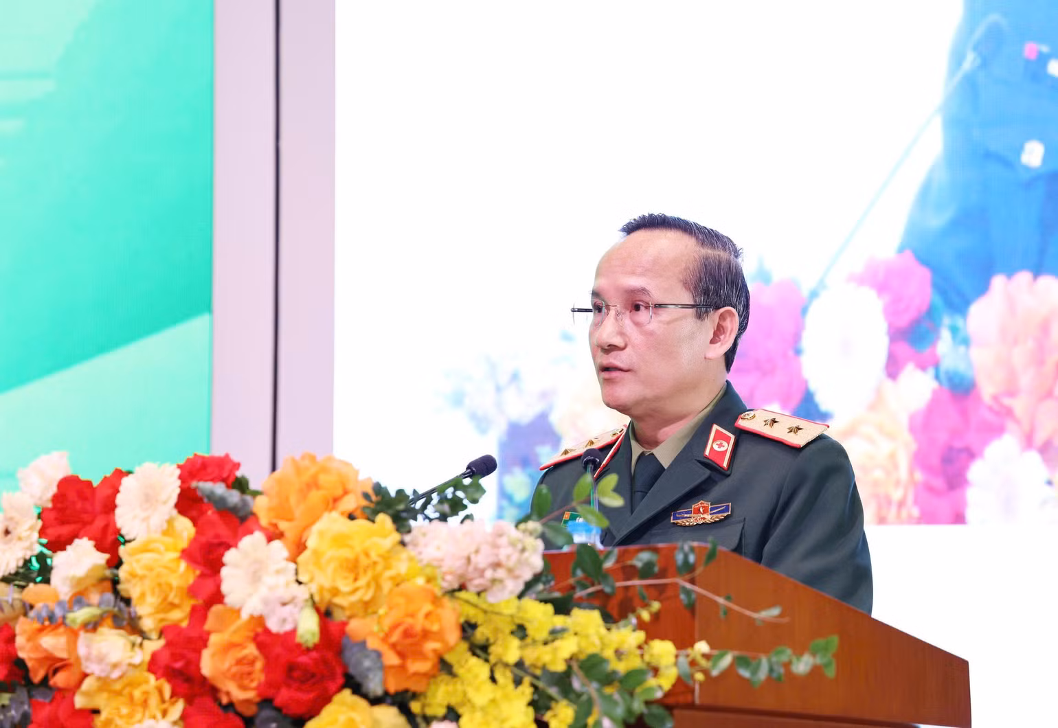 trung-tuong-gs-ts-le-huu-song-giam-doc-benh-vien-twqd-108-phat-bieu-tai-buoi-le.jpg