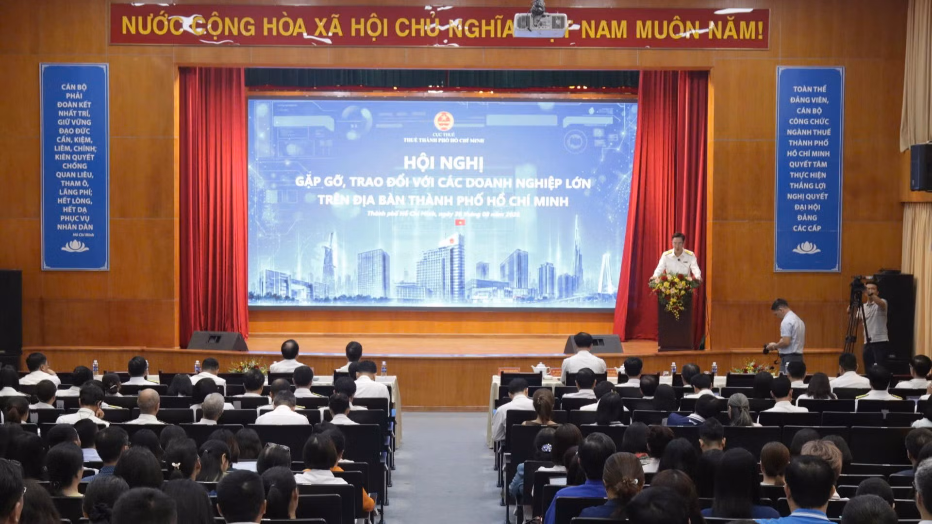 Quang cảnh Hội nghị “Gặp gỡ, trao đổi với các doanh nghiệp lớn” trên địa bàn. (Ảnh: L.T)