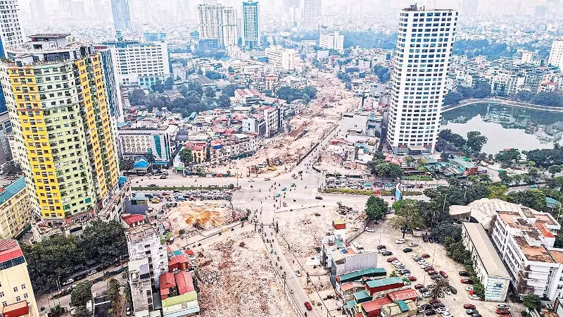 Tuyến đường Vành đai 1 (Hà Nội) đang được thi công. (Ảnh QUANG THÁI)