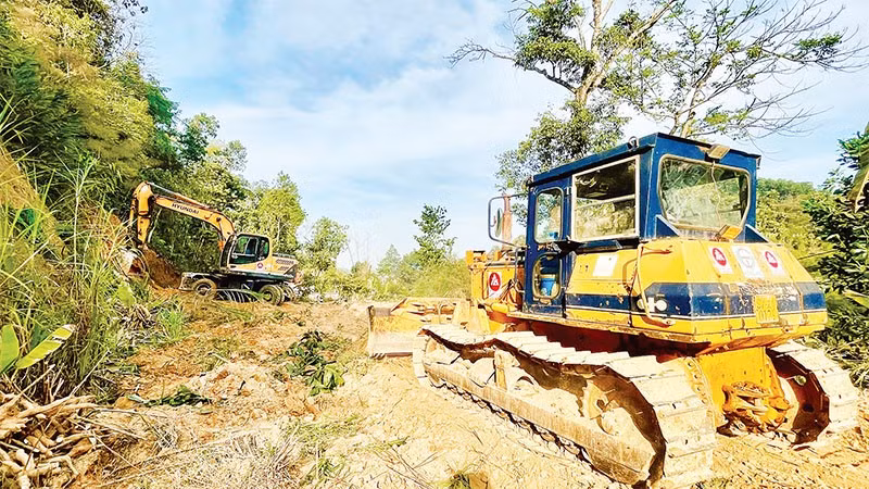 Nhà thầu tập trung máy móc thi công đoạn cuối tuyến ở phường Bắc Kạn, tỉnh Thái Nguyên.