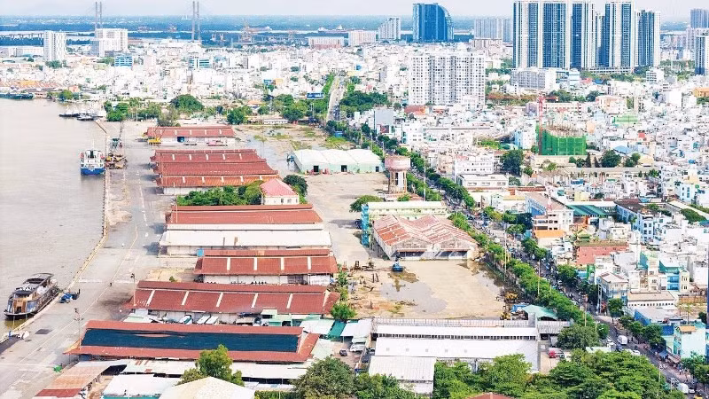Bến cảng Nhà Rồng - Khánh Hội.