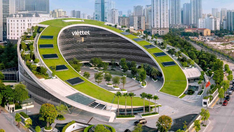 Trụ sở Tập đoàn Viettel là một trong số ít toà nhà ở Việt Nam đăng ký để nhận được chứng chỉ xanh. 