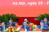 Đồng chí Trần Cẩm Tú, Ủy viên Bộ Chính trị, Thường trực Ban Bí thư, Bí thư Đảng ủy các cơ quan Đảng Trung ương cùng các đồng chí Đoàn Chủ tịch điều hành Đại hội. (Ảnh: DUY LINH)