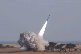 [Video] Houthi công bố video phóng tên lửa đánh chìm tàu hàng tiếp theo ở Biển Đỏ 