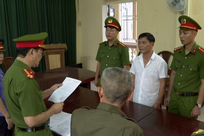 Cơ quan Cảnh sát điều tra tỉnh Hưng Yên thi hành Quyết định khởi tố vụ án, khởi tố bị can và Lệnh bắt tạm giam đối với Nguyễn Thế Bảo.