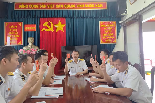 Chi bộ Nhà giàn DK1/16 đoàn kết, thống nhất, lãnh đạo đơn vị hoàn thành mọi nhiệm vụ.