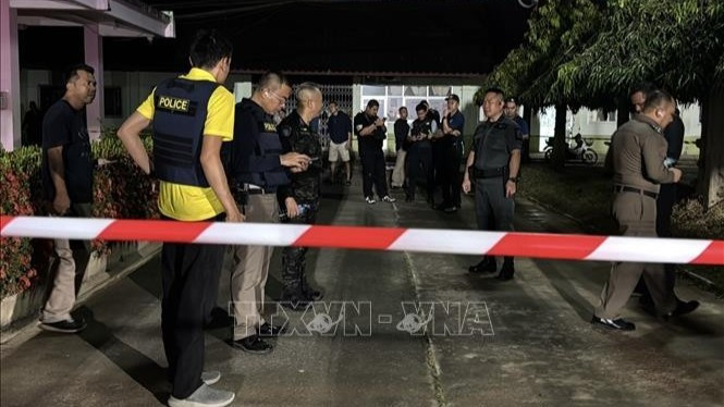 Cảnh sát được triển khai tại trường học ở thành phố Hat Yai, tỉnh Songkhla, Thái Lan sau vụ nổ súng, ngày 11/2/2026. (Ảnh: THX/TTXVN)