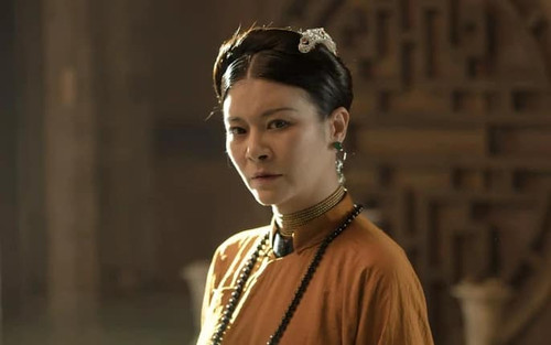 Bà Cả sắc lạnh trong từng ánh nhìn.