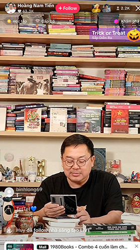 Anh Hoàng Nam Tiến trong phiên livestream.