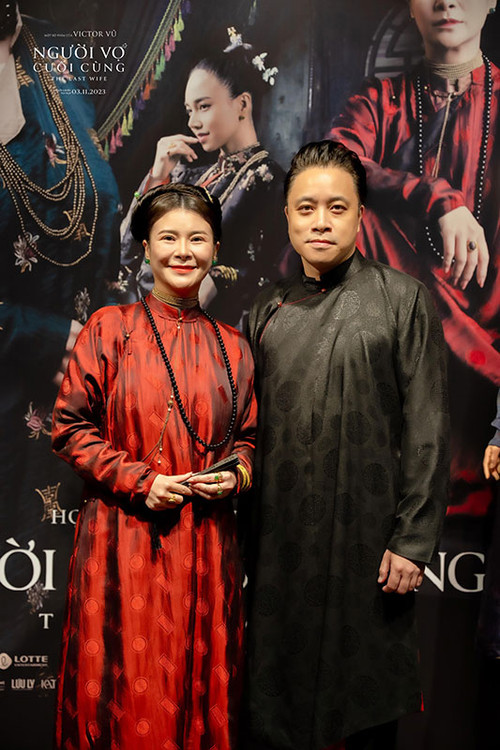 Kim Oanh và đạo diễn Victor Vũ trong buổi ra mắt phim.