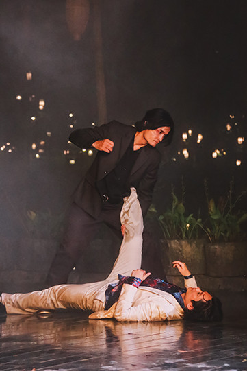 Võ sư Tuấn Hạc trong một cảnh hành động. Võ sư Tuấn Hạc trong một cảnh hành động.