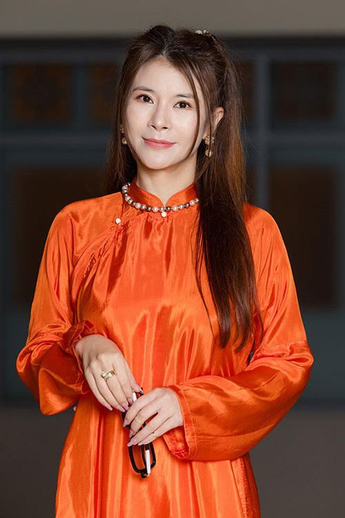 NSƯT Kim Oanh trẻ trung và năng động ngoài đời.