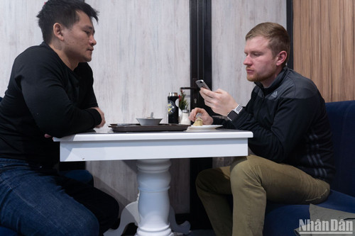 Tác giả và Andrei Shalamov (bên phải).