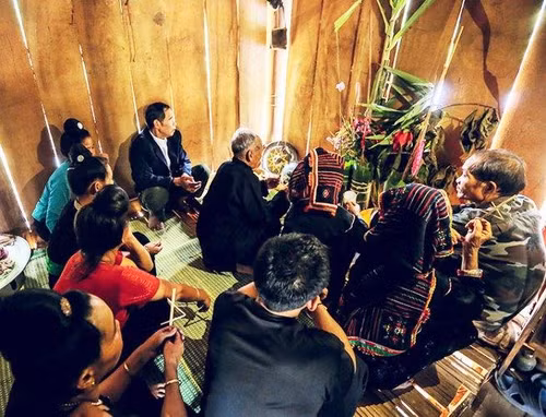 Nghi lễ cúng trong lễ Pang Phoóng (Lễ tạ ơn) của người Kháng (Ảnh: Cổng thông tin tỉnh Điện Biên)