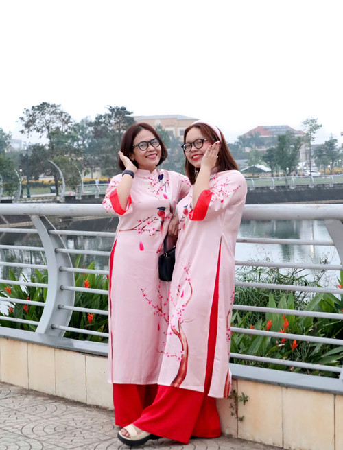 Chị Nguyễn Thị Xuân Nhàn và con gái Trần Ngọc Tâm Phúc.