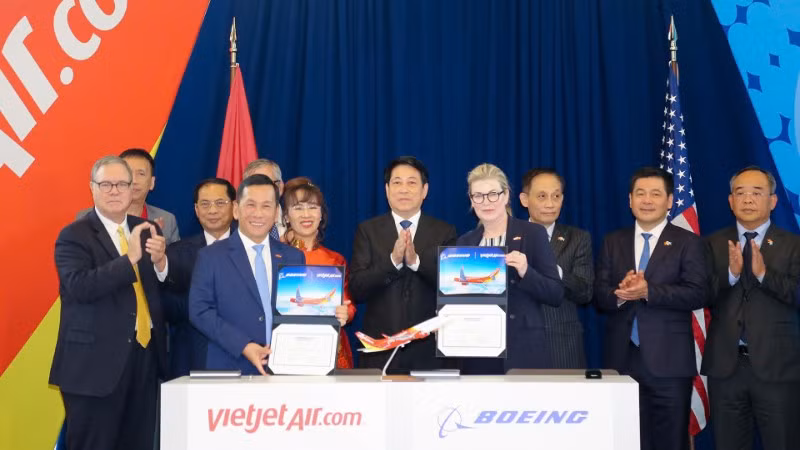 Chủ tịch nước chứng kiến Lễ ký kết bàn giao máy bay giữa Boeing và Vietjet. (Ảnh: Xuân Kỳ)