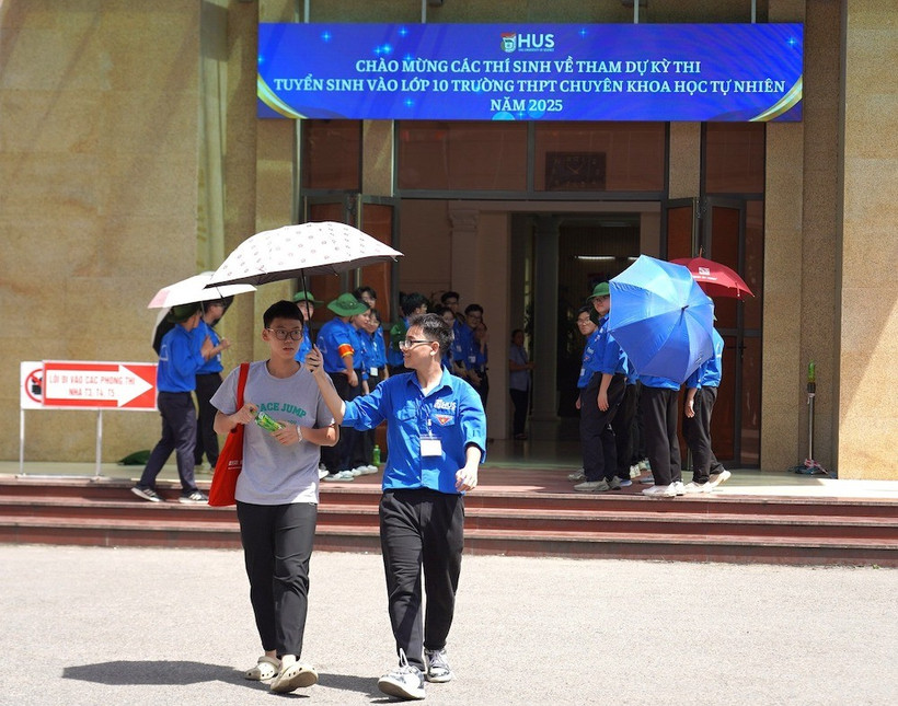 Thí sinh thi vào lớp 10 Trường THPT chuyên Khoa học Tự nhiên năm 2025 (Ảnh: HUS)