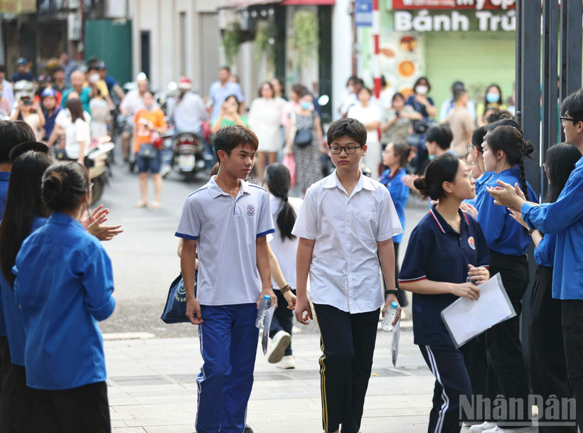 Thí sinh Kỳ thi tuyển sinh lớp 10 Hà Nội năm 2025. (Ảnh: ĐẠI THẮNG)