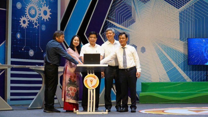 Quảng Nam phát động đẩy mạnh chương trình chuyển đổi số trong các cơ quan hành chính tại địa phương. (Ảnh: ĐÌNH TĂNG)