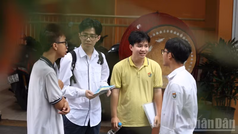 Thí sinh trong buổi thi tốt nghiệp THPT năm 2025, sáng 27/6 (Ảnh: ĐẠI THẮNG)