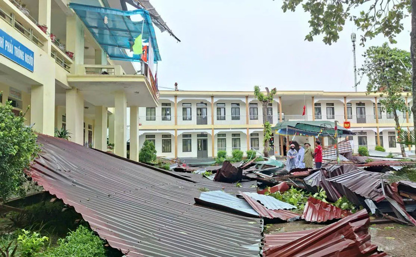 Một trường học ở Hà Tĩnh bị thiệt hại do bão số 10 (Ảnh: MOET)