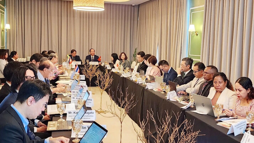 Phó Giáo sư, Tiến sĩ Nguyễn Bá Chiến, Giám đốc Học viện Hành chính và Quản trị công, Chủ tịch Hội đồng Điều hành EROPA chủ trì cuộc họp Hội đồng Điều hành EROPA lần thứ 70.