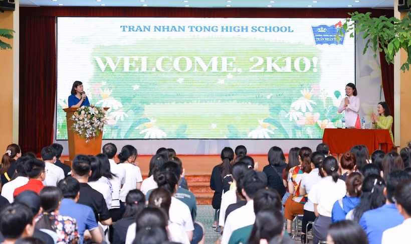 Trường THPT Trần Nhân Tông (Hà Nội) tổ chức gặp gỡ học sinh trúng tuyển lớp 10 (Ảnh: ĐẠI THẮNG)