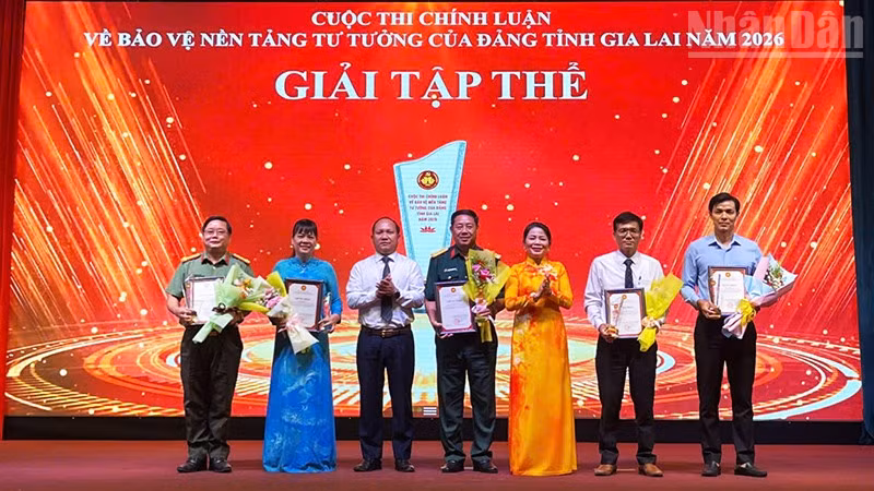 Trao giải cho các tập thể xuất sắc.