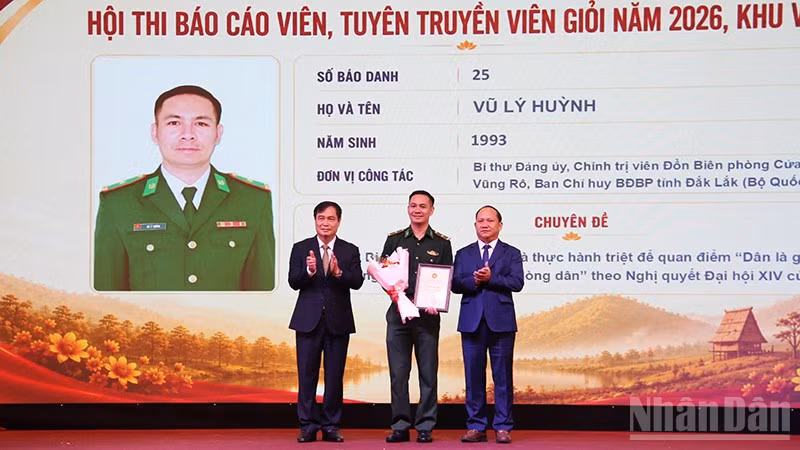 Thí sinh Vũ Lý Huỳnh, Bí thư Đảng ủy, Chính trị viên Đồn Biên phòng Cửa khẩu cảng Vũng Rô, Ban Chỉ huy Bộ đội Biên phòng tỉnh Đắk Lắk xuất sắc đạt giải Nhất hội thi.