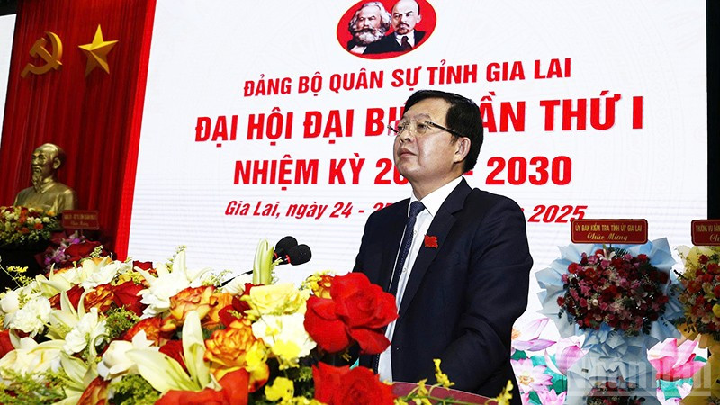 Đồng chí Hồ Quốc Dũng, Ủy viên Trung ương Đảng, Bí thư Tỉnh ủy Gia Lai phát biểu tại đại hội. ndo_br_a2.jpg