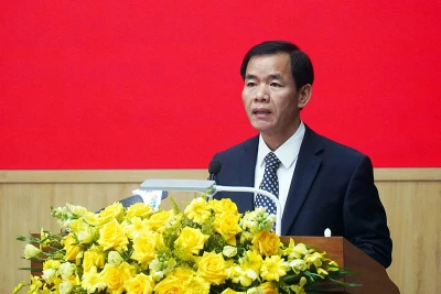 Đồng chí Nguyễn Văn Phương, Bí thư Tỉnh ủy Quảng Trị phát biểu chỉ đạo tại kỳ họp.