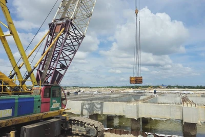 Chủ đầu tư đang khẩn trương thi công Dự án khu bến cảng biển Mỹ Thủy.